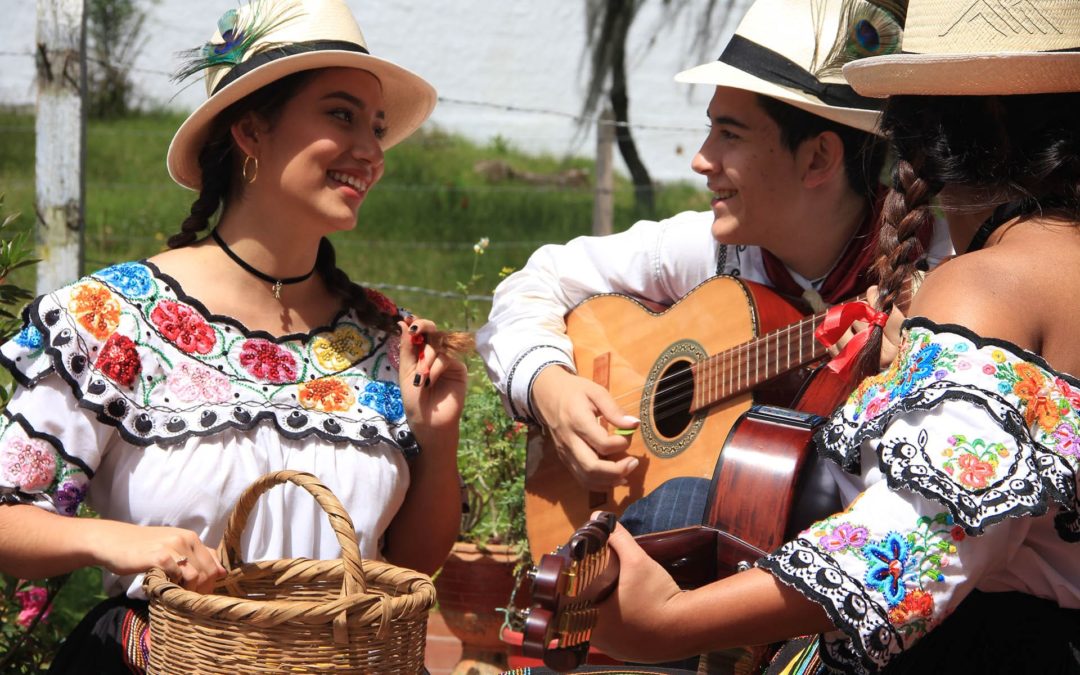 El festival folclórico estudiantil del colegio universitario